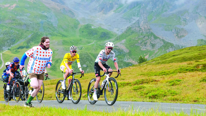 درّاج فريق الإمارات بوجاتشار يعزّز سيطرته على طواف فرنسا