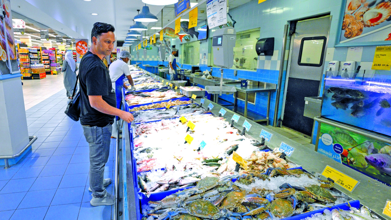 مستهلكون ينتقدون طرح تخفيضات «غير مفيدة» بقِيَم تراوح بين 55 فلساً ودرهم