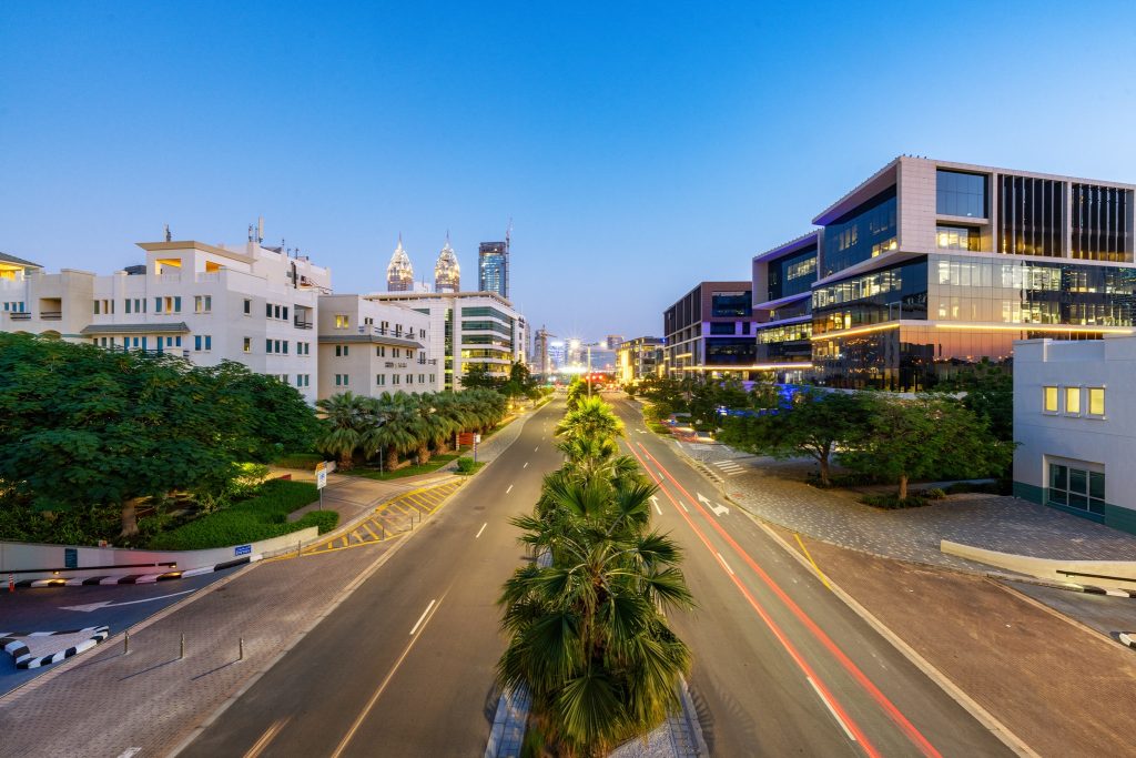 نخبة الجامعات العالمية في دبي تعلن عن برامجها ومنحها الدراسية