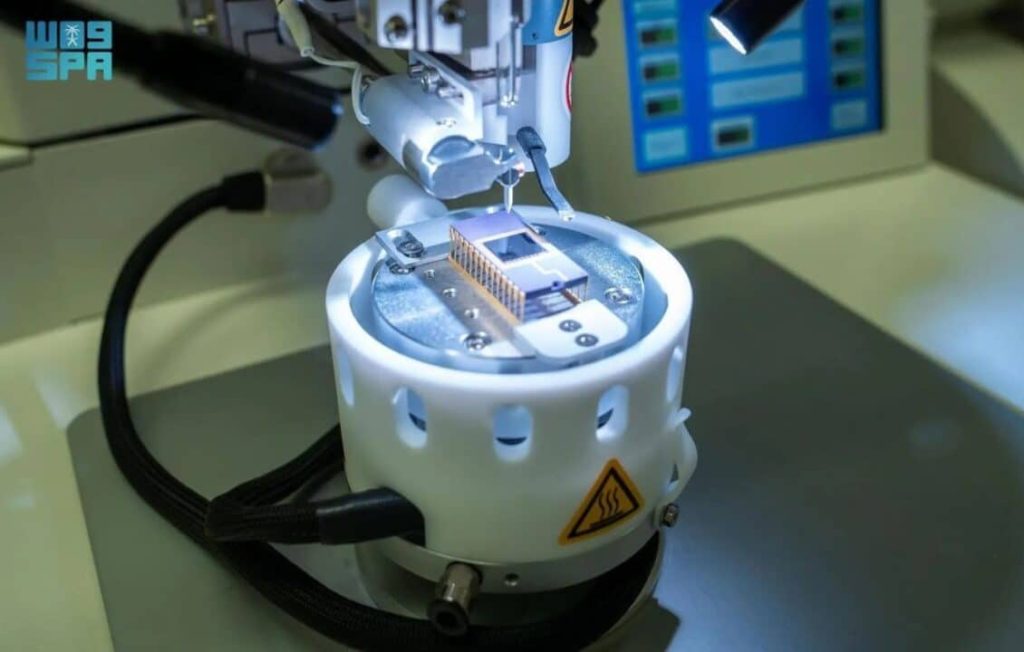 “كاكست” تعلن نجاحها في تصنيع 25 رقاقة إلكترونية بأيدٍ سعودية