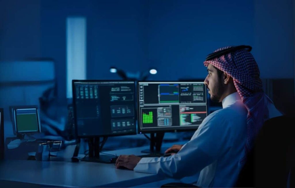 من الدراسة إلى الميدان: كيف يساعد برنامج الهيئة الوطنية للأمن السيبراني الخريجين الجدد في دخول سوق العمل؟