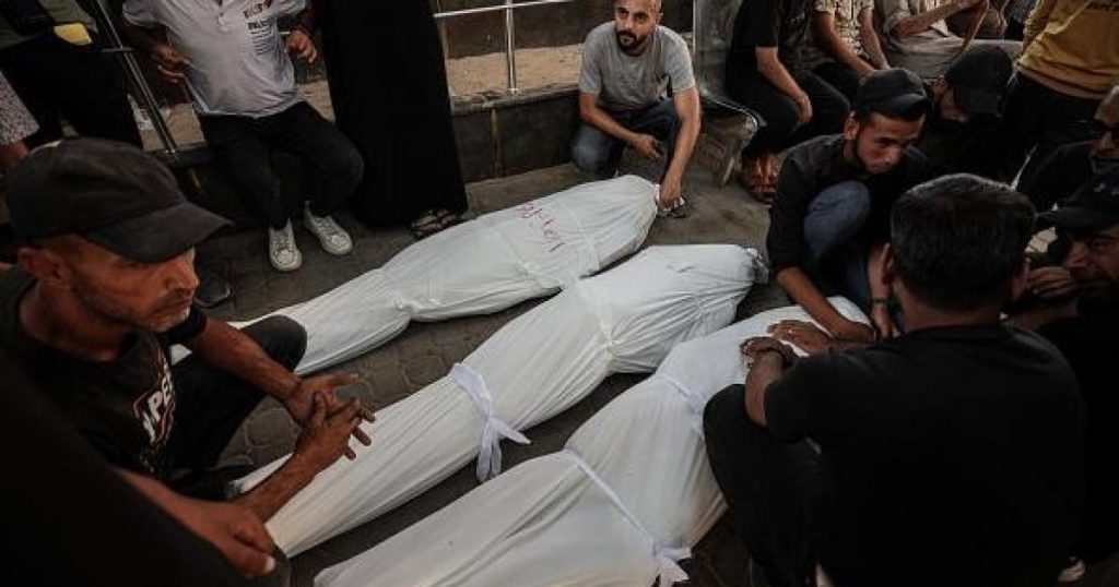 غزة – 96 شهيدا بينهم 41 من طالبي المساعدات الاثنين