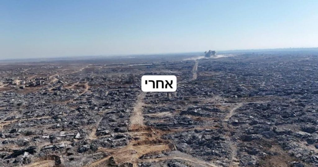 بالفيديو والصور: الجيش الإسرائيلي يُدمّر بلدة بيت حانون شمال قطاع غزة بالكامل