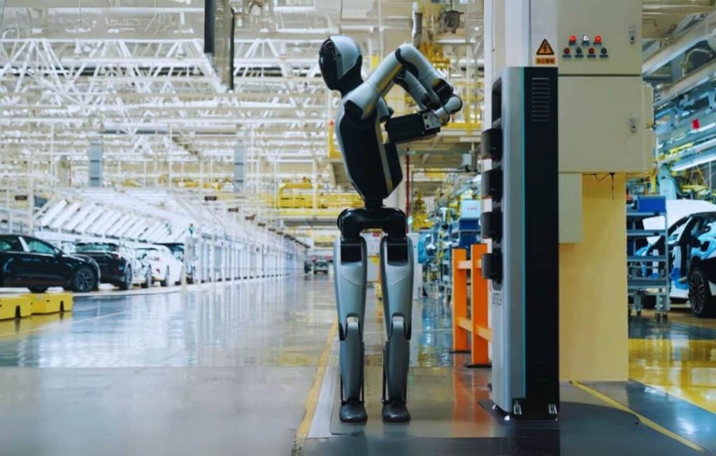 كيف يهدد روبوت “Walker S2” الصيني مستقبل الوظائف؟