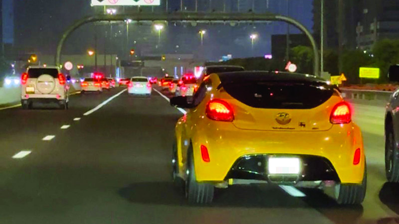 فيديو | سائق يقود مركبة بطريقة صادمة على شارع الاتحاد