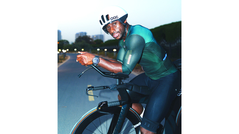 مقيم بالإمارات يستعد لدخول موسوعة غينيس في الترايثلون