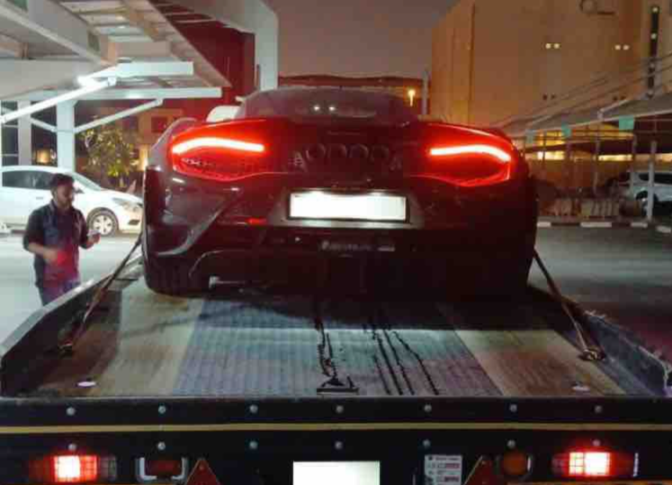 شرطة دبي تحجز مركبتين بسبب سلوك استعراضي خطير