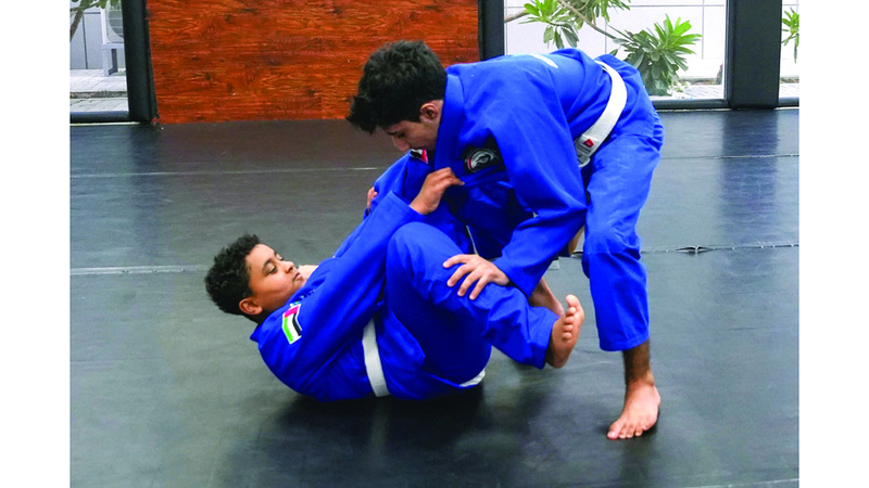 عمران المازمي.. بطل إماراتي يحصل على الحزام الأسود في رياضتين