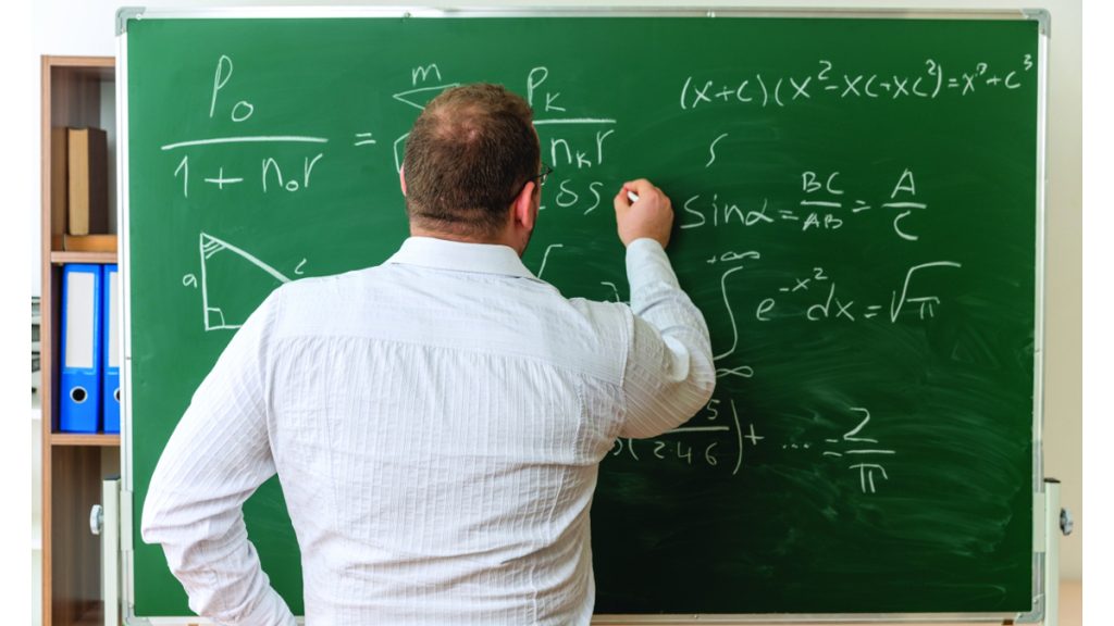 مطالب بإدراج «التقييم النفسي» للمعلم ضمن شروط التوظيف