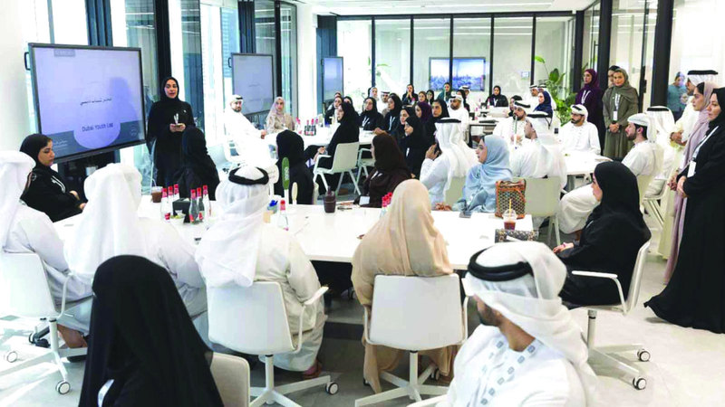 60 مشاركاً في «مختبر شباب دبي» يناقشون قضايا ذات أولوية مجتمعية