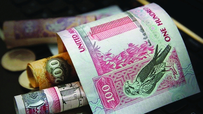 عربي يستولي على 118 ألف درهم من إفريقي بالحيلة