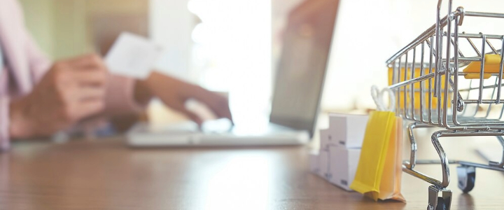 عجوز هندية تفقد ثروتها كاملة بعد محاولة شراء لتر حليب “أونلاين”