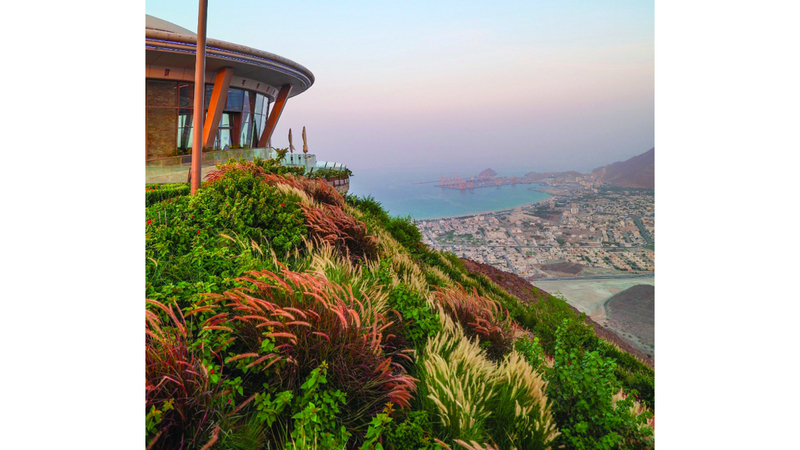 إطلالة على البحر من «استراحة السحب»