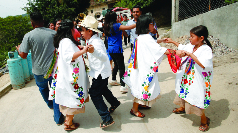 حرفيون مكسيكيون يتهمون «أديداس» بـ «نسخ تراثهم».. والشركة تعتذر