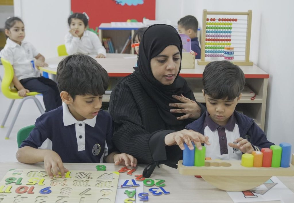 في أول أيام عودة المعلمين.. المدارس تستهل العام الجديد بتحديث بيانات الطلبة واستطلاع توقعات الأسر