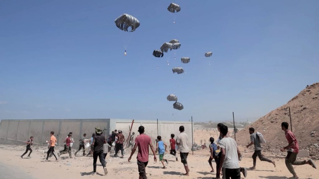 الإمارات تُنفذ الإنزال الجوي للمساعدات رقم 78 ضمن عملية “طيور الخير” لدعم غزة