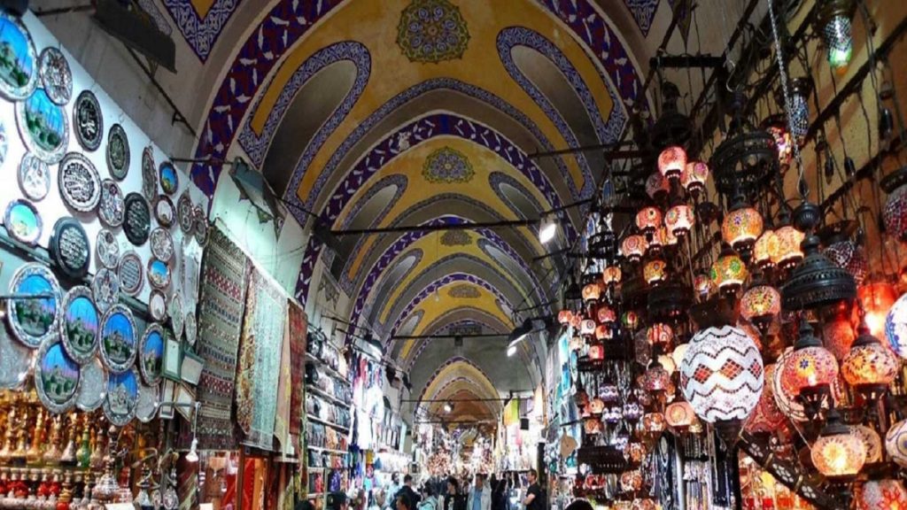 إجازة عائلية في تركيا تتحول إلى مأساة.. وفاة مراهقين ووالدهما بالمستشفى بسبب تسمم محتمل بوجبة العشاء