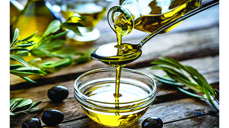 زيت الزيتون يهدئ الأظافر المتهيّجة