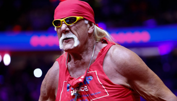 الشرطة تحقق في تسجيلات الكاميرات .. هل مات هالك هوغان مقتولا ؟