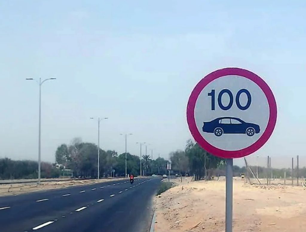 شرطة أبوظبي: سرعة شارع نهيان الأول بمنطقة زاخر بمدينة العين 100 كم/ ساعة