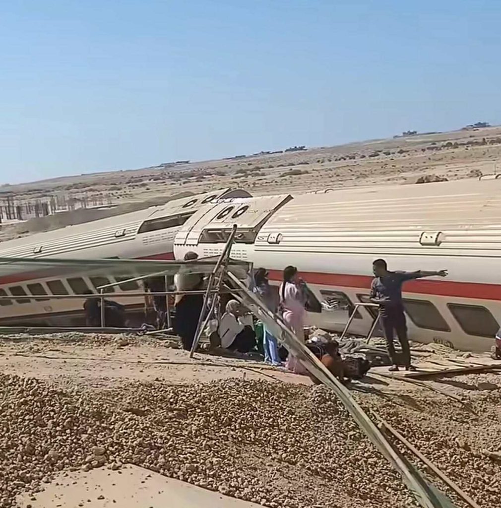 مصر.. 3 قتلى و55 إصابة في حصيلة أولية لانقلاب قطار بين الإسكندرية ومطروح