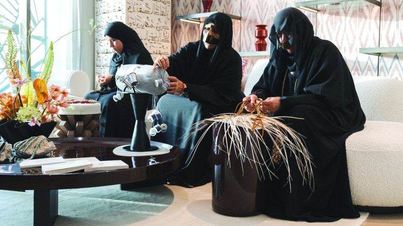 «إرثي» يحتفي بيوم المرأة الإماراتية بعرضٍ للحرف التراثية
