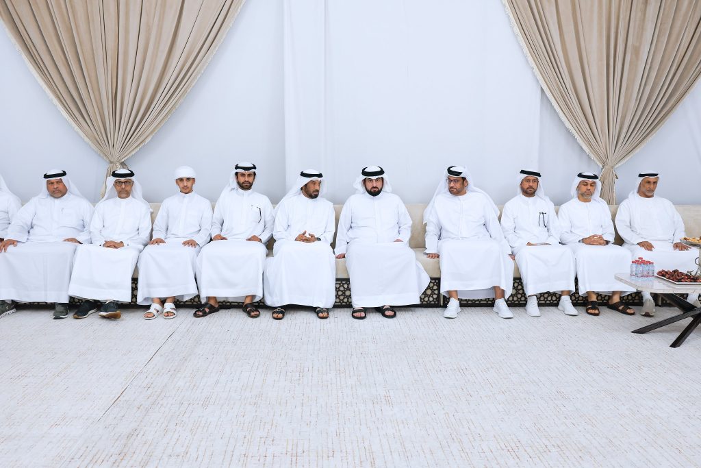 أحمد بن محمد يقدم واجب العزاء في وفاة إبراهيم عيسى بو حميد