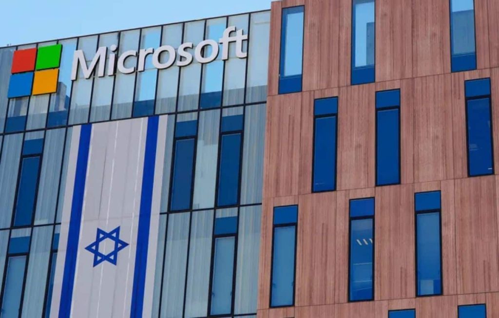 مايكروسوفت في خدمة آلة الحرب الإسرائيلية.. مكالمات الفلسطينيين تحت المراقبة