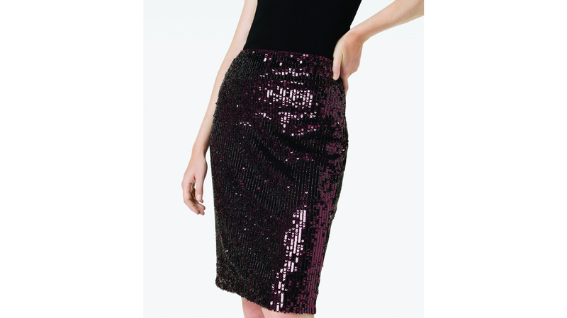 التنورة المرصعة بالترتر لإطلالة متلألئة كالنجوم