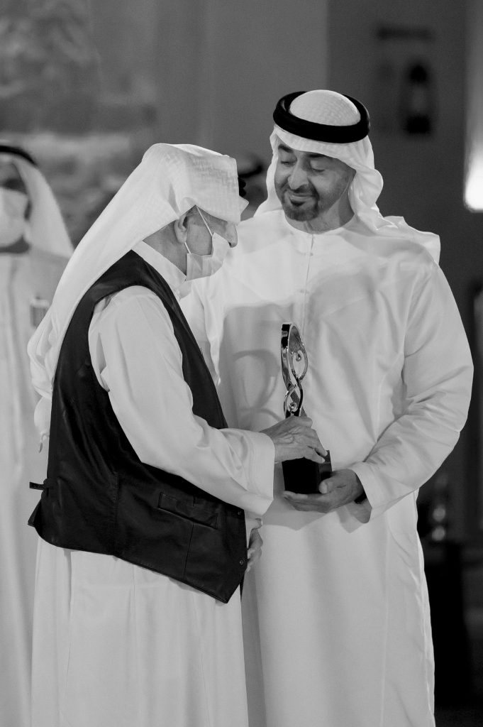 محمد بن زايد ينعى حسين خانصاحب