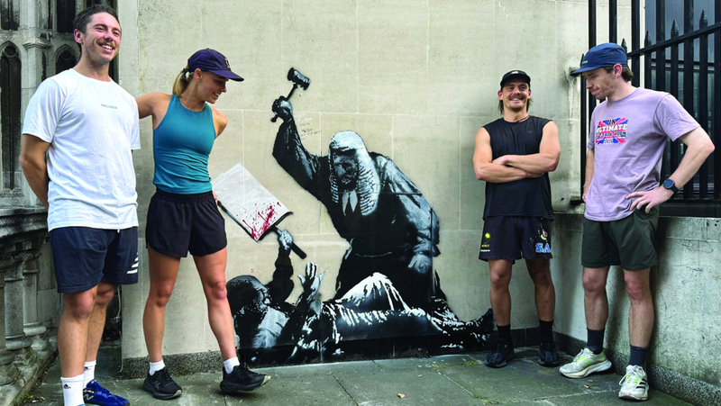 بانكسي يعود من جديد على جدار محاكم العدل الملكية