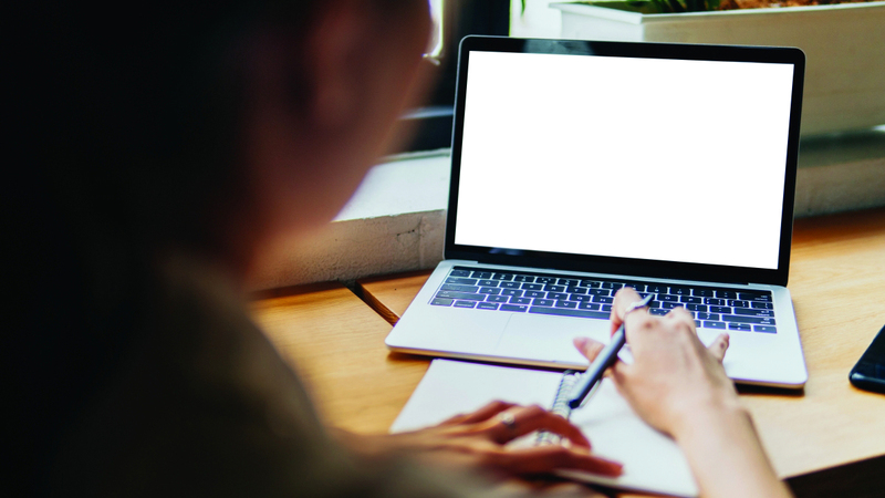 ضوابط تحكم استخدام الطلبة للتقنيات الرقمية داخل المدارس