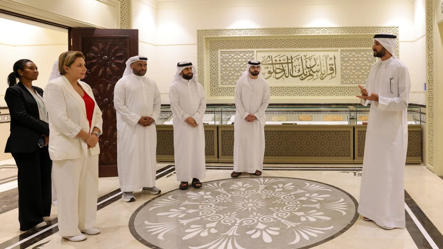 وفد البرلمان العربي للطفل يطلع على دور مجمع القرآن الكريم في الشارقة