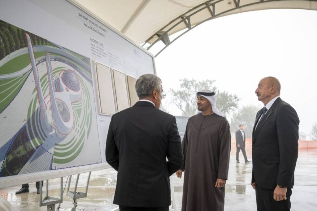 رئيس الدولة يزور عدداً من المعالم التاريخية في كاراباخ يرافقه رئيس أذربيجان