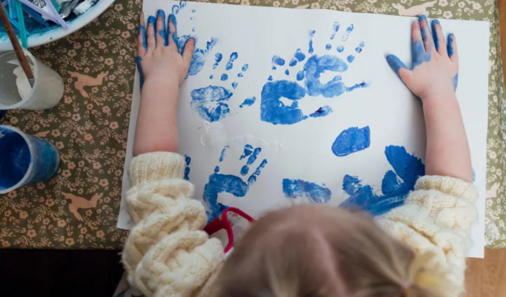 روضة أطفال أسترالية تطالب الأهالي بآلاف الدولارات مقابل رسومات أطفالهم