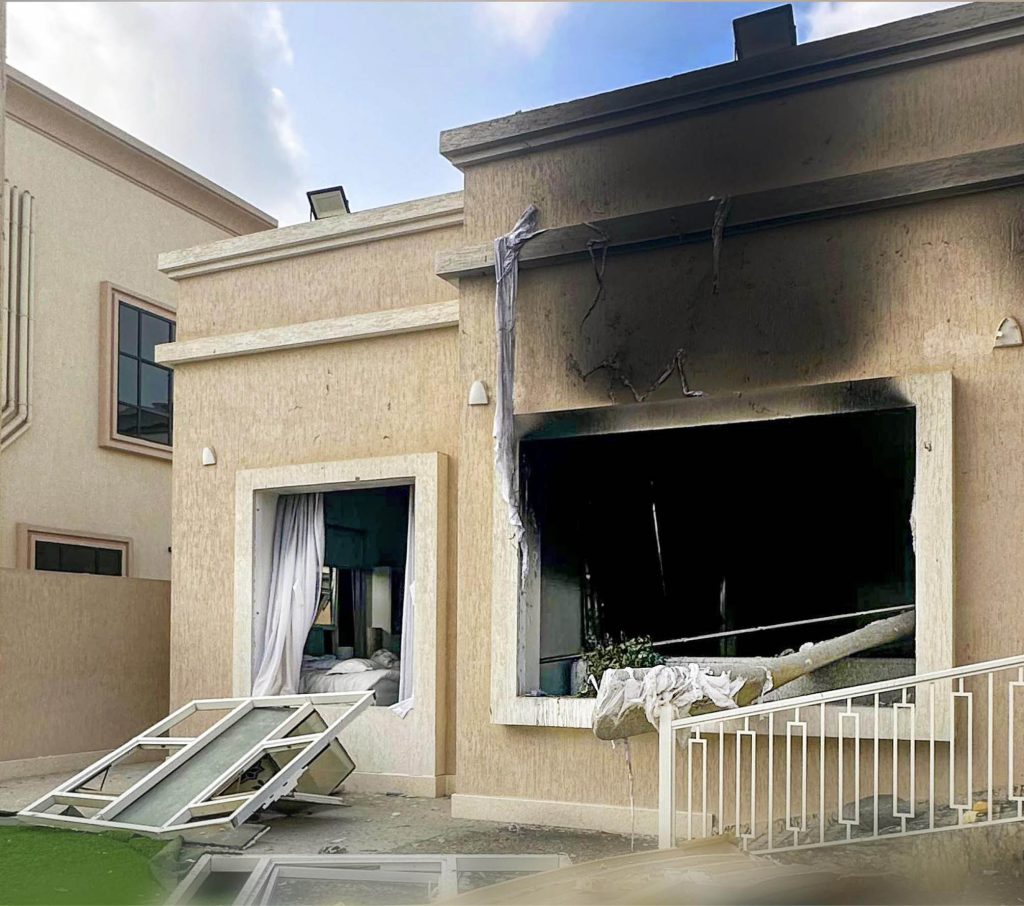 شرطة الشارقة والدفاع المدني يتعاملان مع حريق منزل بخورفكان نتج عن تسرب غازي