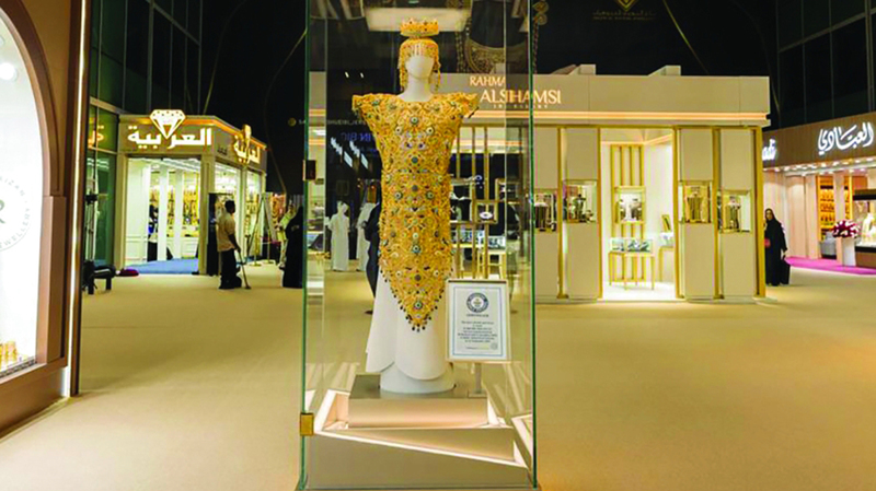 مشغولات ذهبية إماراتية في موسوعة «غينيس» بـ «الشرق الأوسط للمجوهرات»