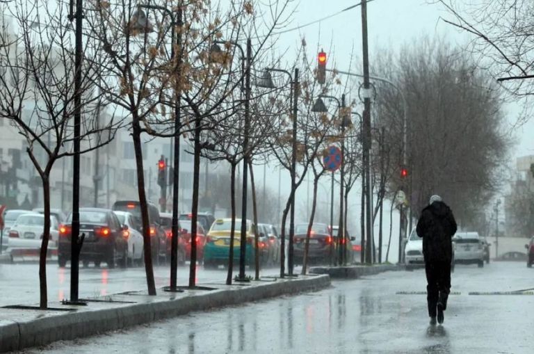 من العزلة إلى قلِة الشمس.. أسباب قد لا تعرفها لتقلباتك النفسية شتاءً