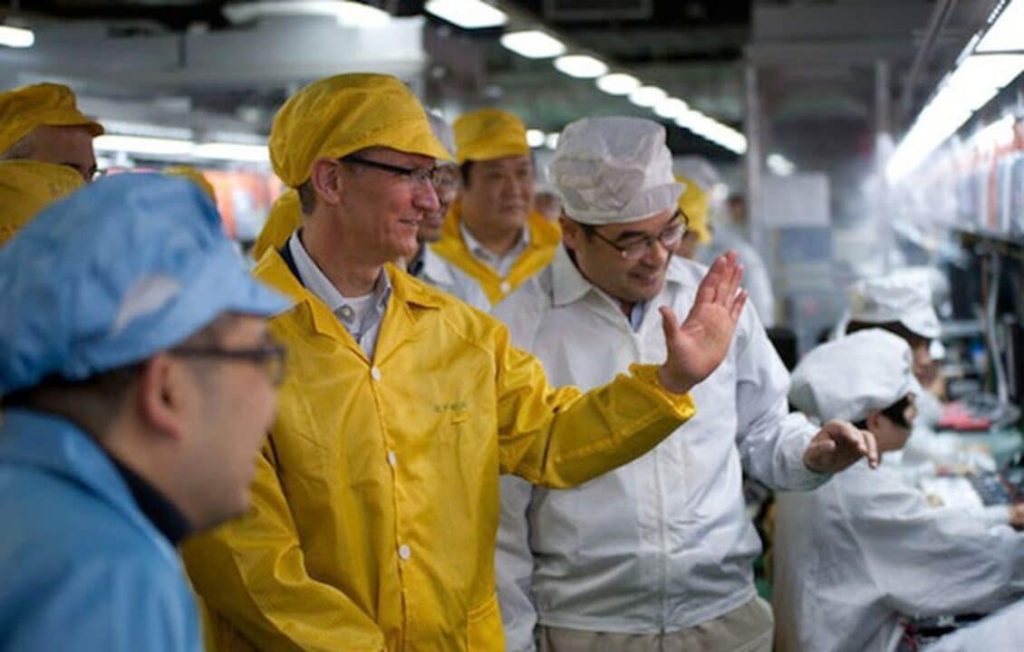 ما خفي أعظم.. عمال مصانع آبل في الصين يواجهون ظروف عمل صعبة