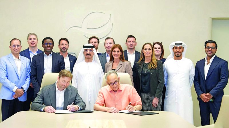 تعاون بين «دي بي ورلد» و«باي-بال» في المدفوعات الرقمية