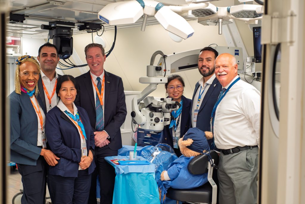 «مستشفى العيون الطائر» تنجز 607 آلاف عملية جراحية وعلاج بالليزر