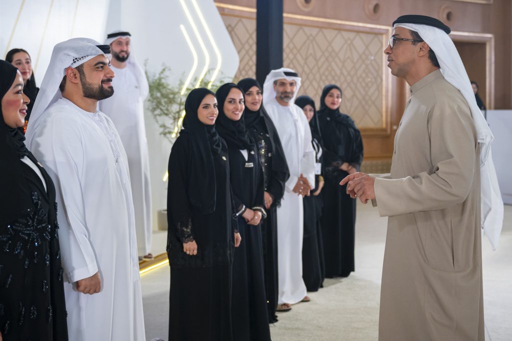 منصور بن زايد يترأس اجتماع مجلس تنافسية الكوادر الإماراتية ويكرّم الفائزين بجائزة “نافس” في دورتها الثالثة