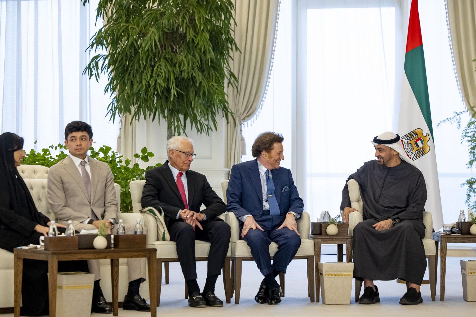 رئيس الدولة يستقبل عدداً من المشاركين في المؤتمر العالمي للحفاظ على الطبيعة 2025