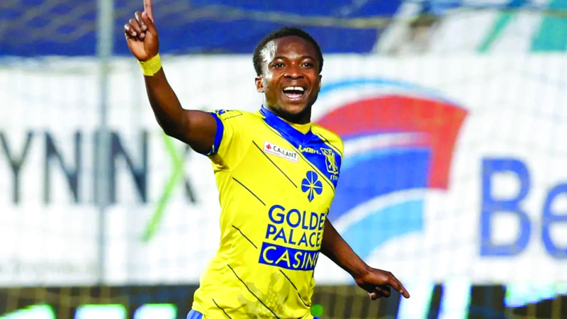 لوحة إعلانية تكسر عنق لاعب في الدوري الصيني.. وتهدده بالشلل