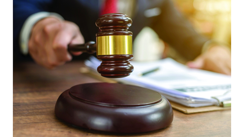 موكل يتهم مكتب محاماة بالتخلي عنه بعد سداد 700 ألف درهم لتمثيله قانونياً