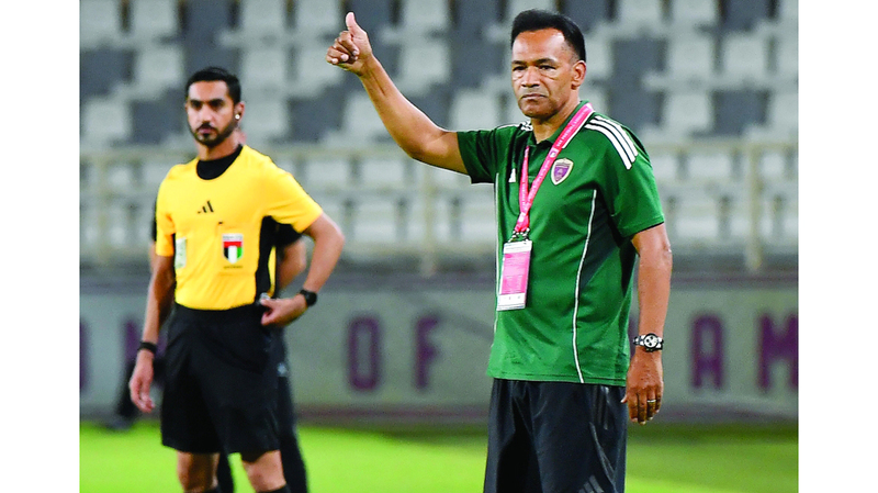 مورايس: لا أشعر بالقلق من تأثير ضغط المباريات في الوحدة