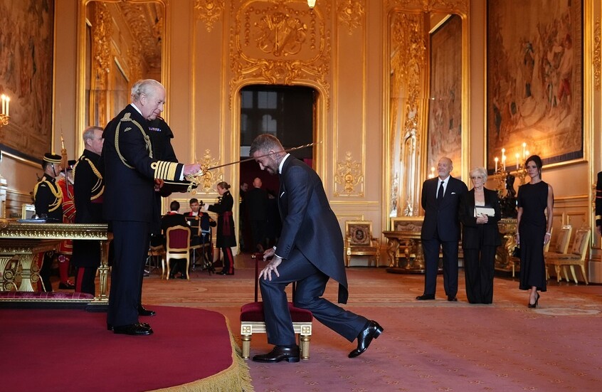 بيكهام يحصل على لقب “السير” في انجلترا.. “أكثر لحظة فخراً” في حياته (فيديو)