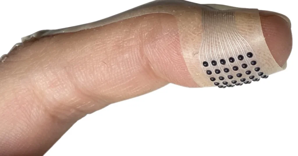 تطوير أول جهاز في العالم يشعر باللمس مثل جلد الإنسان بدقة وسرعة