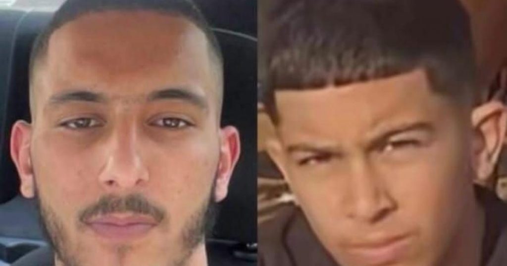 مقتل شقيقين وإصابة والدهما في الرملة