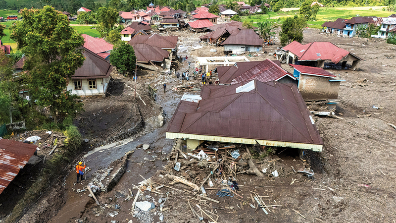 مخاوف من «الجوع» بعد فيضانات «سومطرة»